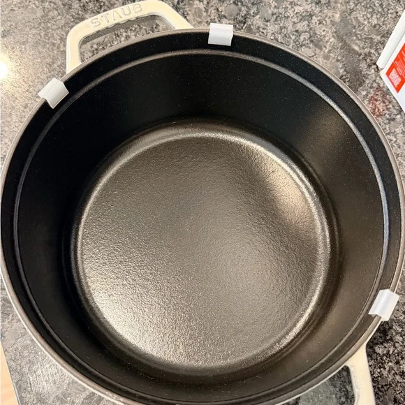 🤍 Staub 4qt Cast Iron Dutch Oven – White Truffle, Original Packaging - Picture 6 of 12